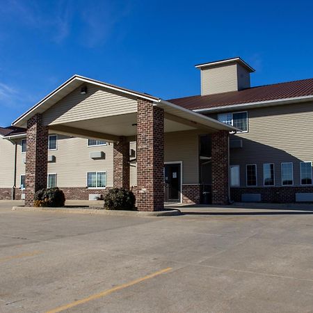 Belva Deer Inn Sigourney Екстериор снимка