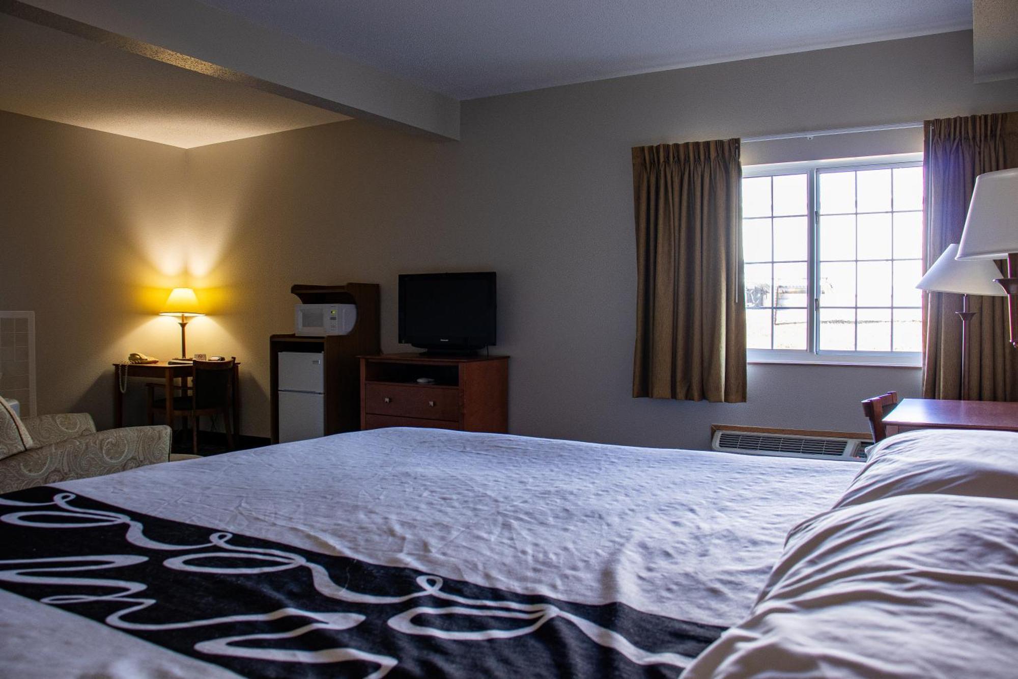Belva Deer Inn Sigourney Екстериор снимка