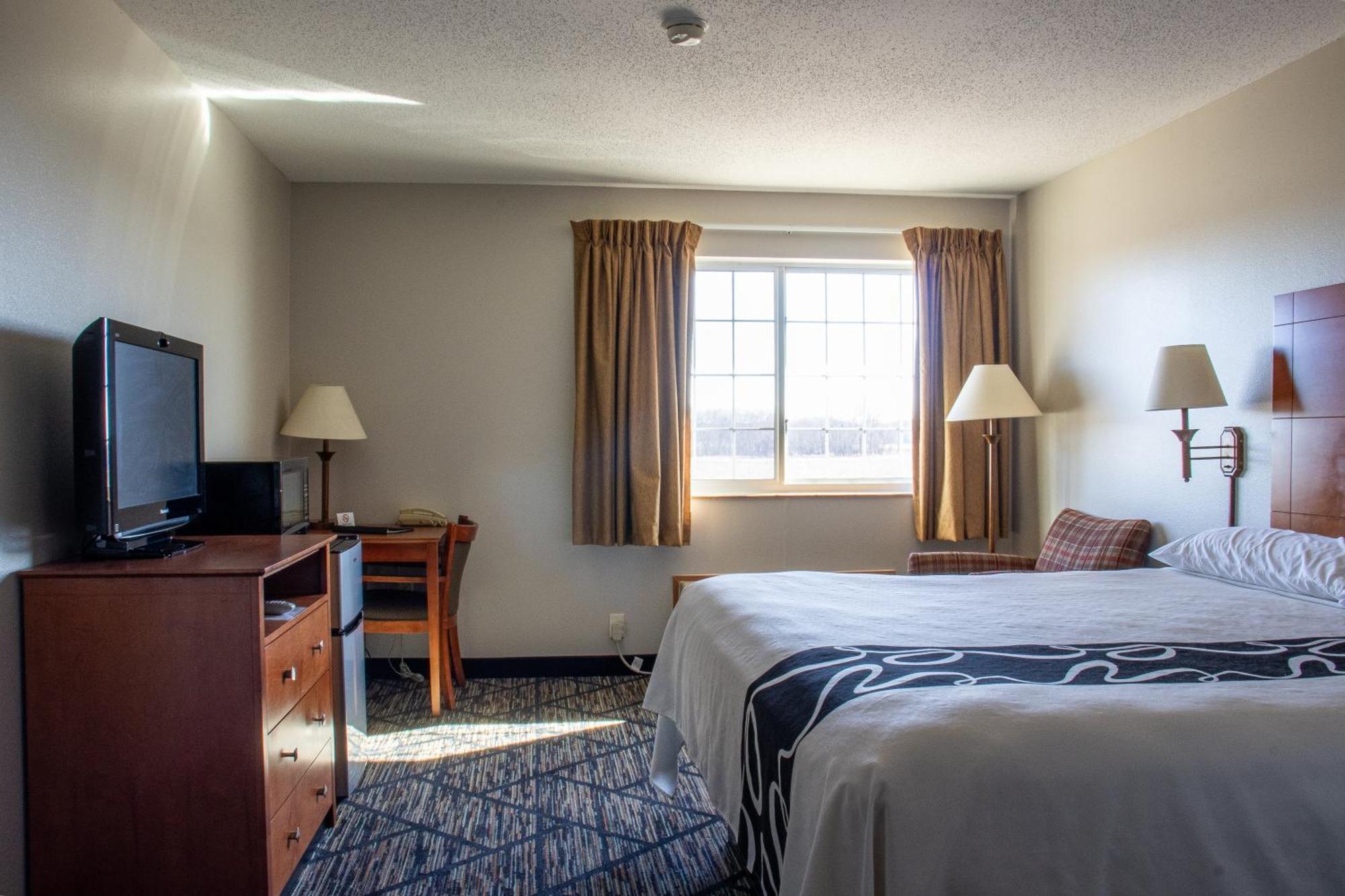 Belva Deer Inn Sigourney Екстериор снимка