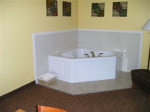 Belva Deer Inn Sigourney Екстериор снимка